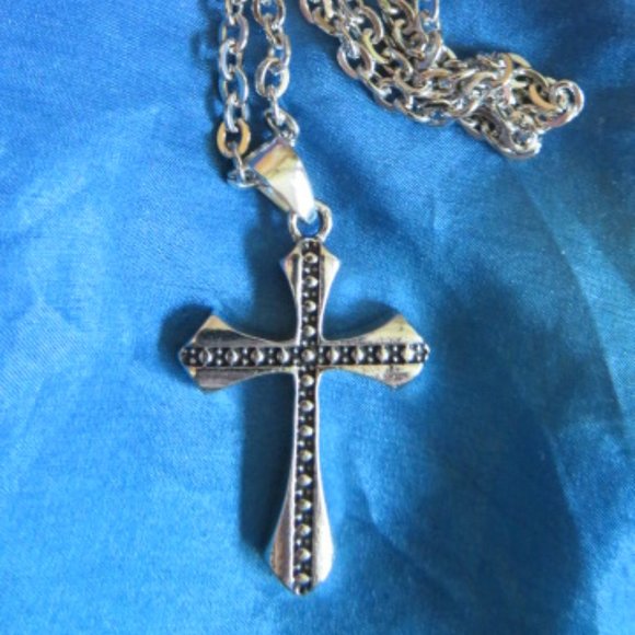CROSS Necklace Silver & Black Alloy 13" (K282) - Picture 1 of 4